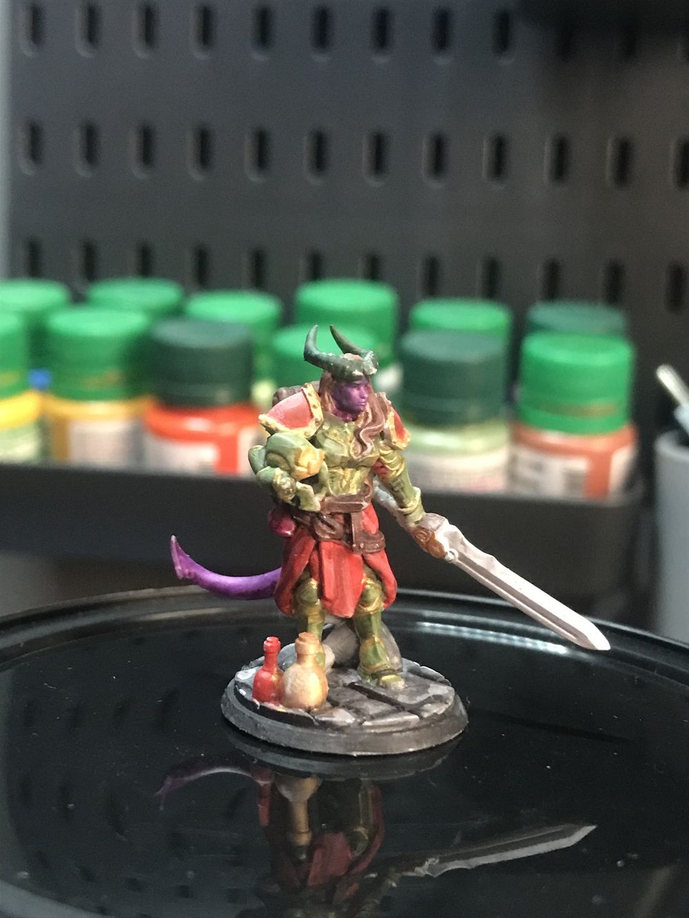 Tiefling paladina