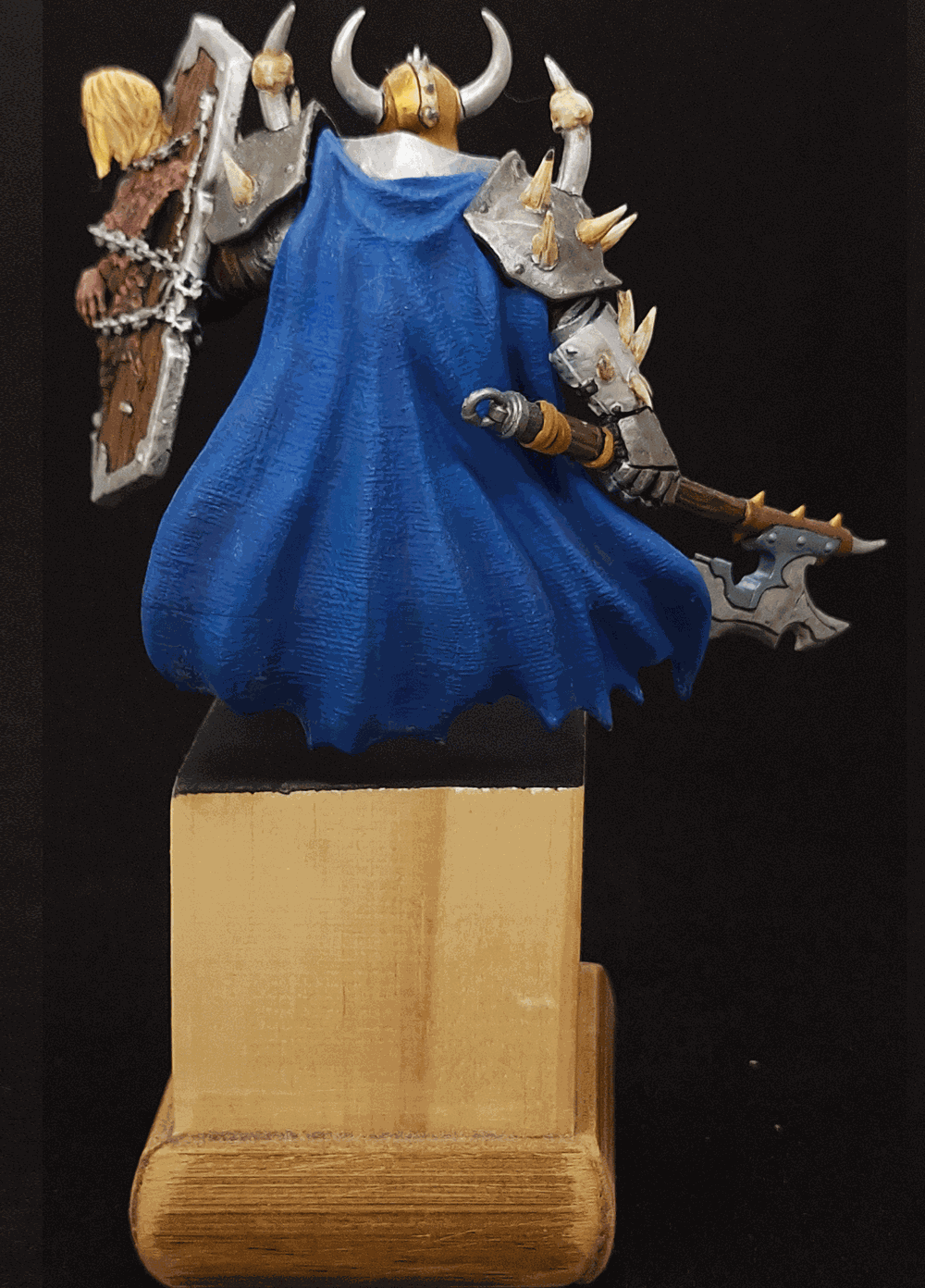 Busto – Kalsour, O Cavaleiro da Escuridão