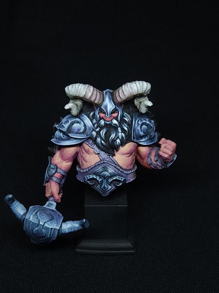 Busto anão loot studios.