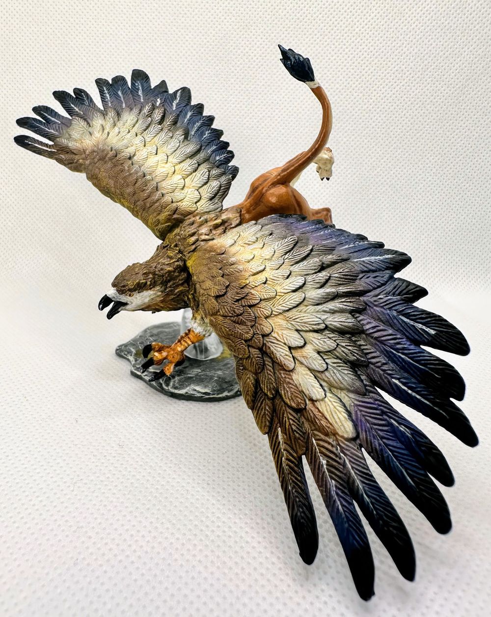 Diving Griffon - D&D Nolzurs Marvelous Miniatures
