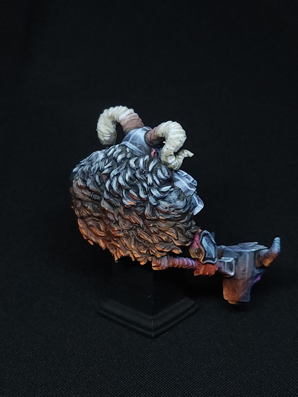 Busto anão loot studios.