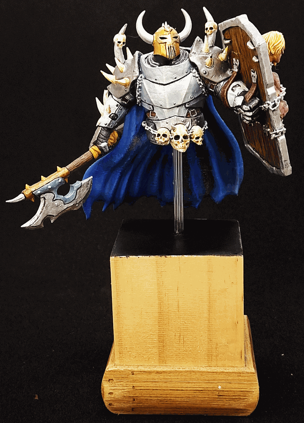 Busto – Kalsour, O Cavaleiro da Escuridão