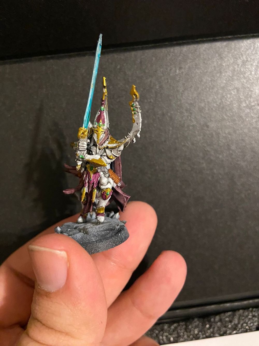 Help with white armor (fisrt time i tried painting white)