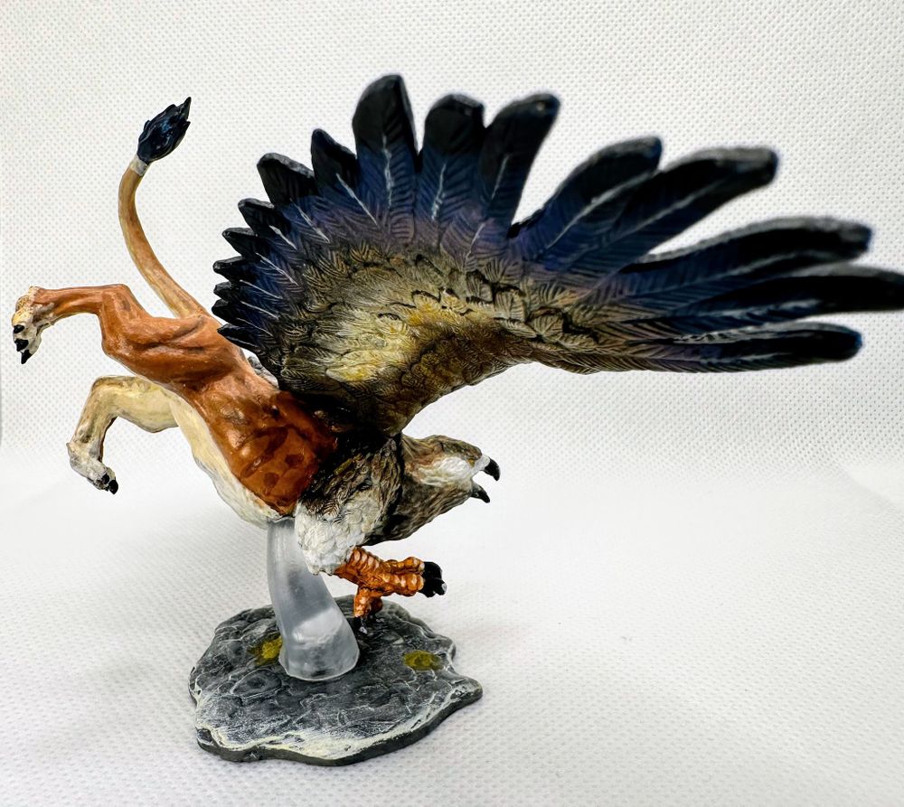 Diving Griffon - D&D Nolzurs Marvelous Miniatures