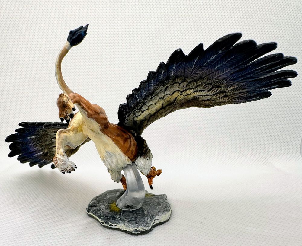 Diving Griffon - D&D Nolzurs Marvelous Miniatures
