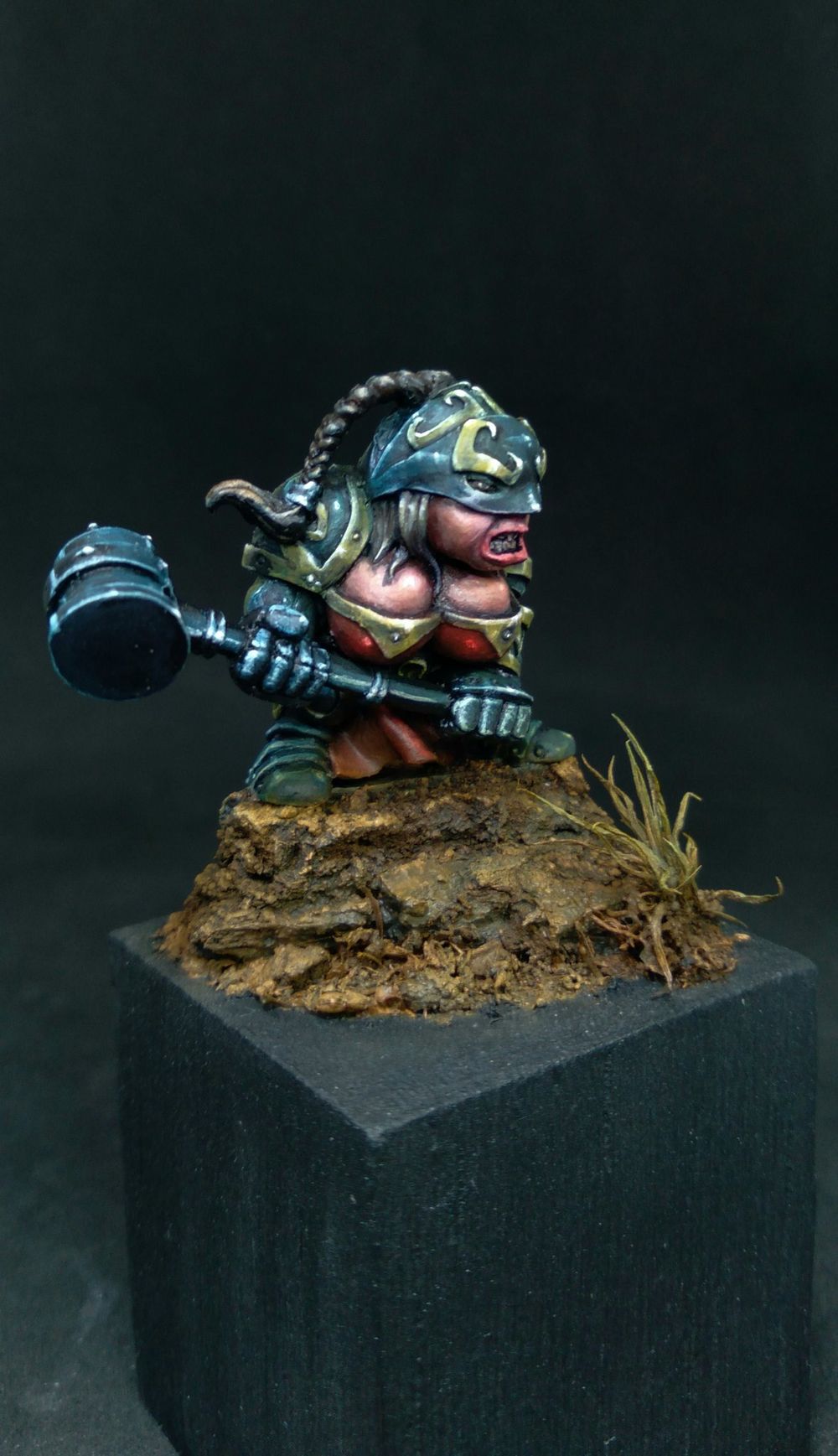 Dwarf Maiden