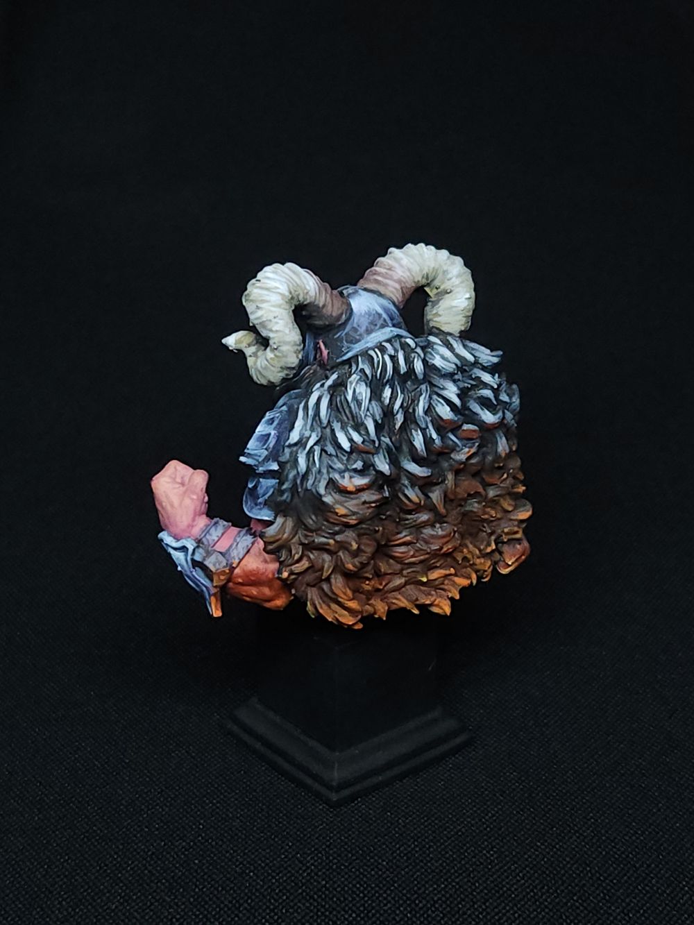 Busto anão loot studios.