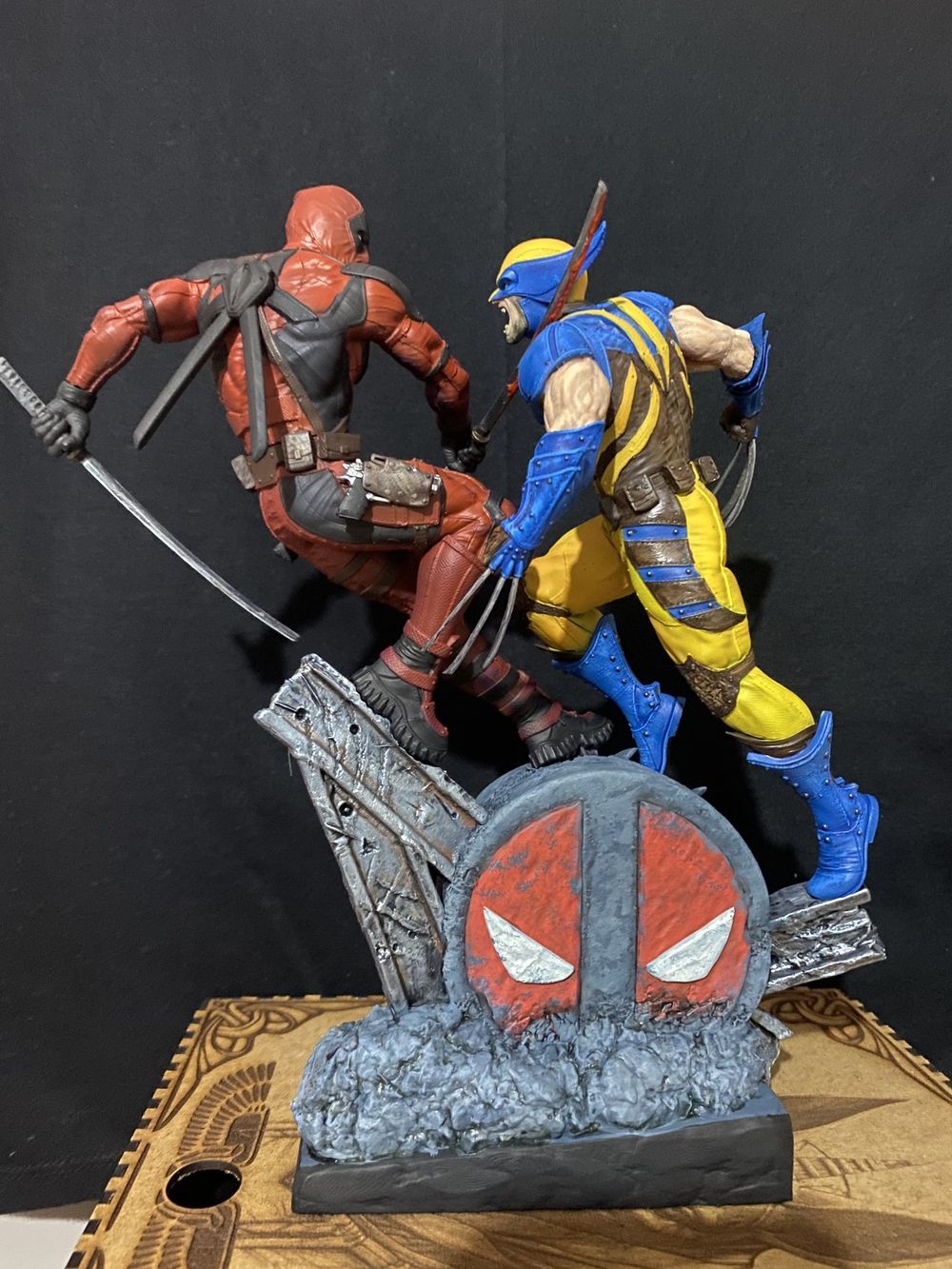 Wolverine vs Deadpool