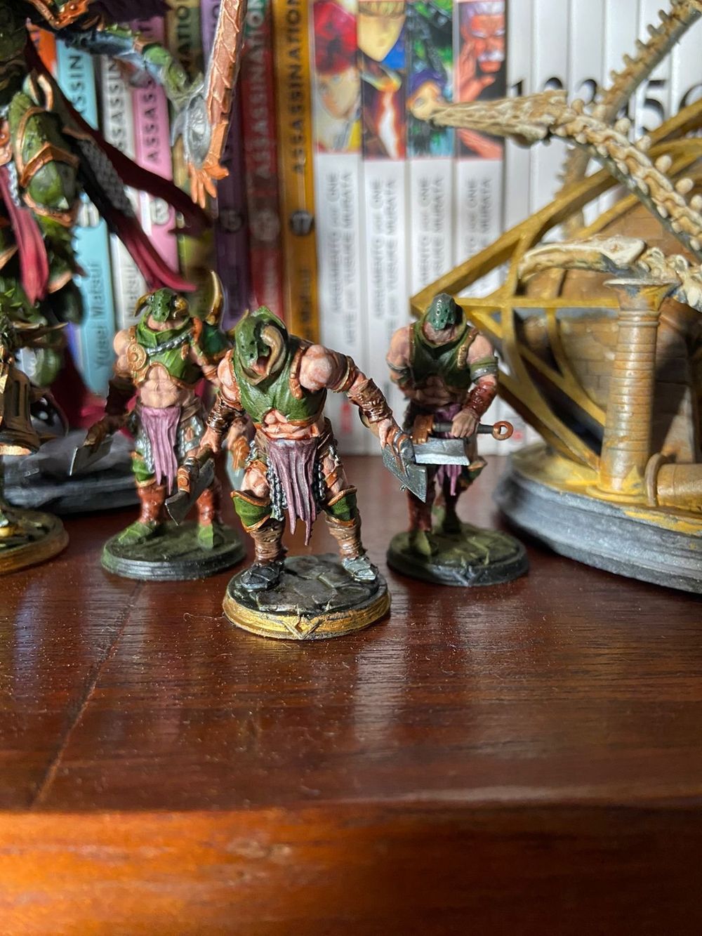 miniaturas de heróis e vilões
