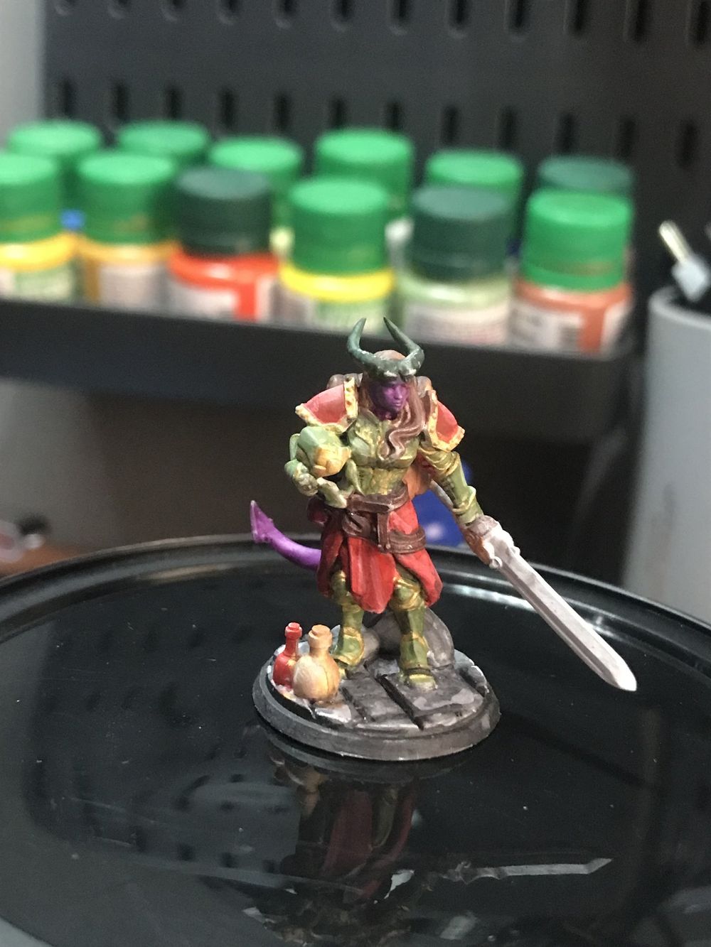Tiefling paladina