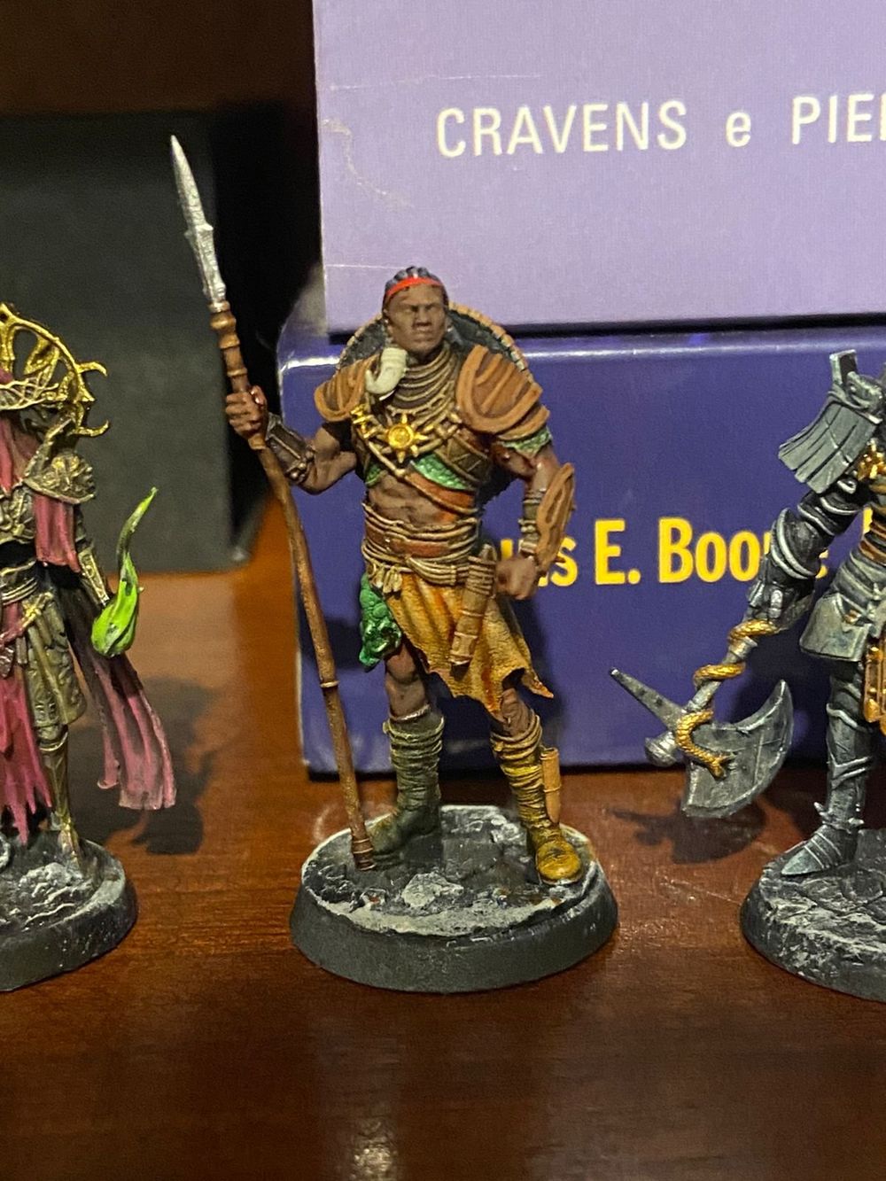 miniaturas de heróis e vilões