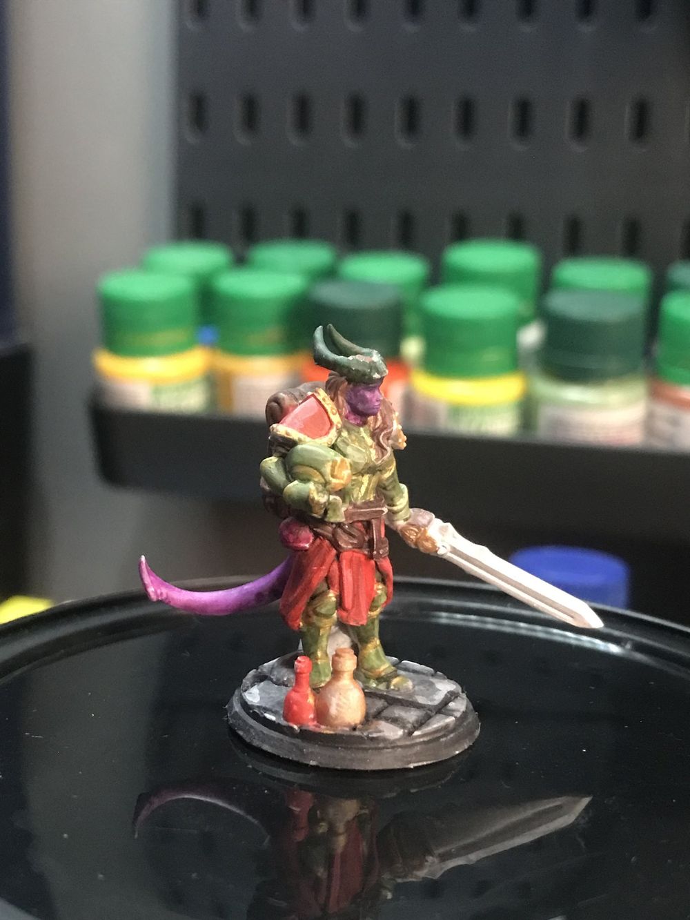 Tiefling paladina