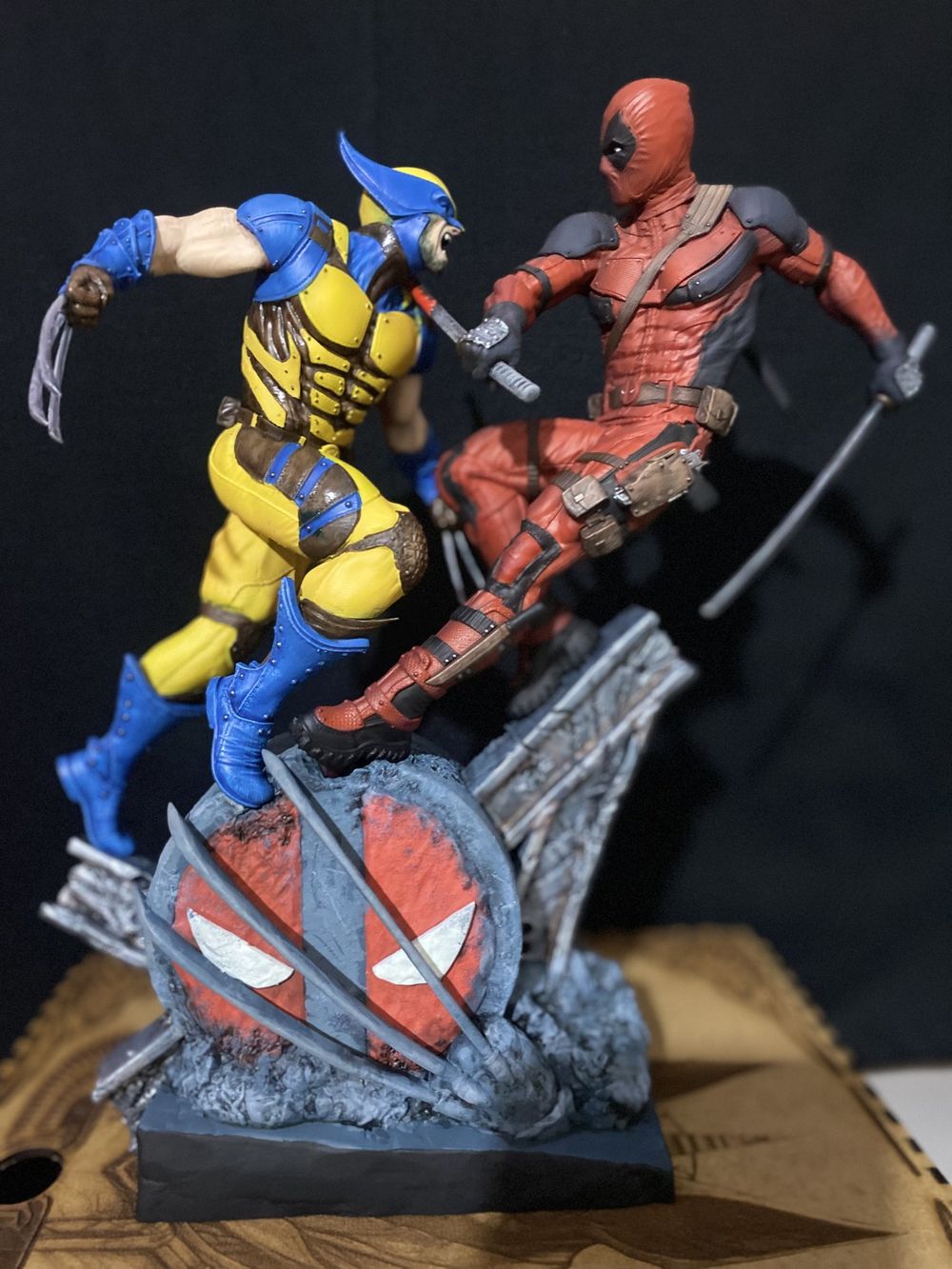 Wolverine vs Deadpool
