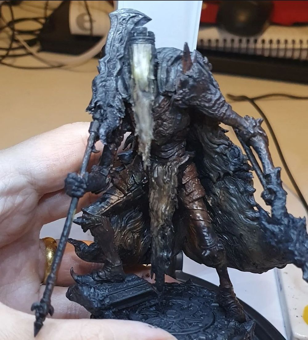 The Faceless King