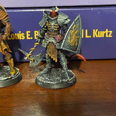 miniaturas de heróis e vilões