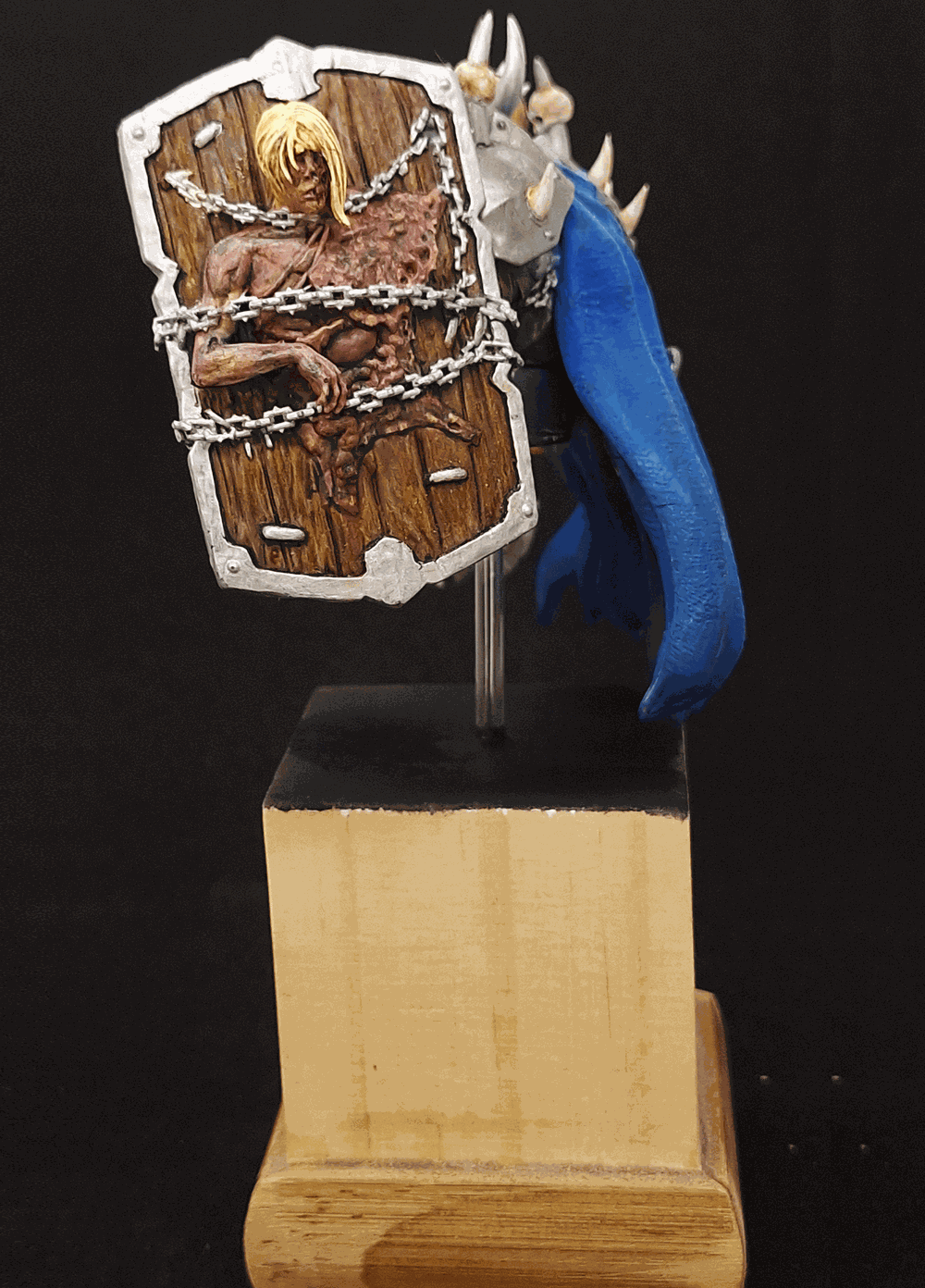 Busto – Kalsour, O Cavaleiro da Escuridão