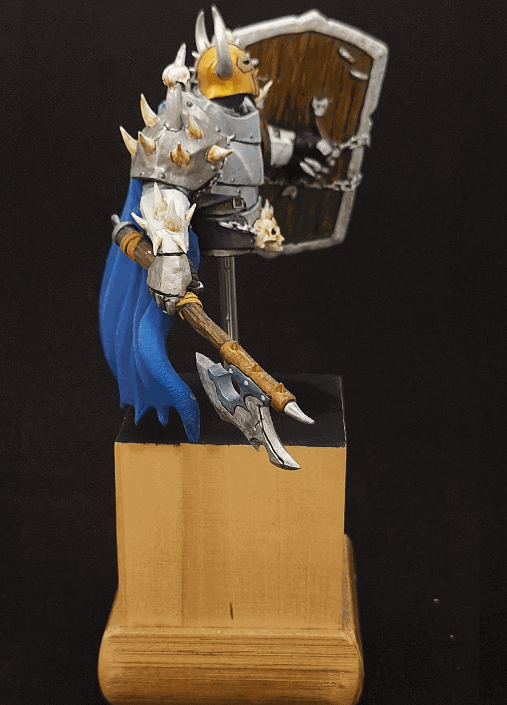 Busto – Kalsour, O Cavaleiro da Escuridão