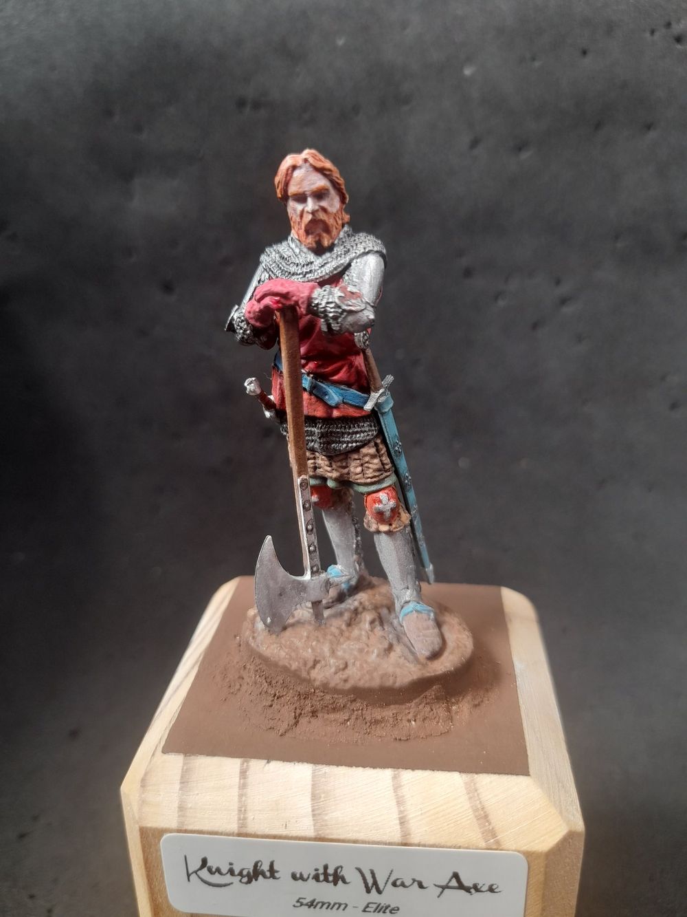 Knight whit War Axé.